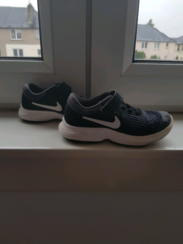 boys black trainers size 10